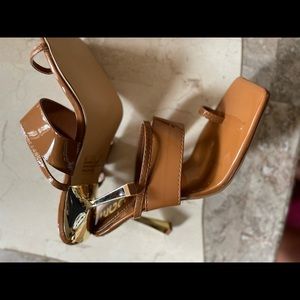 Brown sandals w gold heel new Sz9
